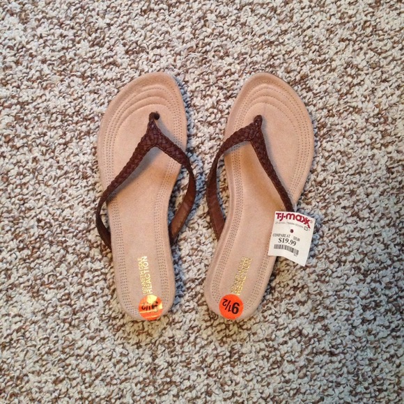 Kenneth Cole flip flops.