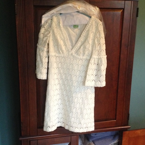 Bell-sleeved lace dress