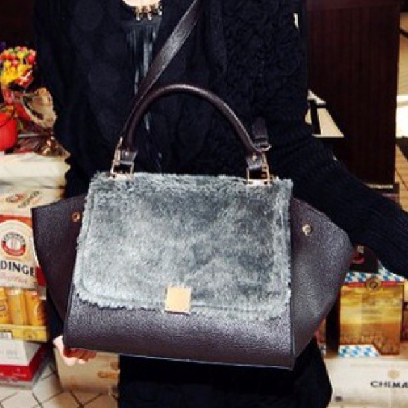 Handbags - 🎉HOSTPICK🎉 New Vogue Fur Buckle High Quality Bag