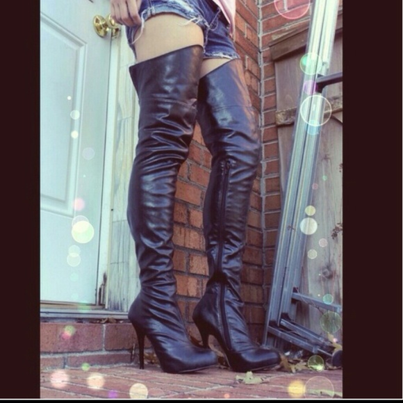 ?Bundle Boots and Leather outfit?