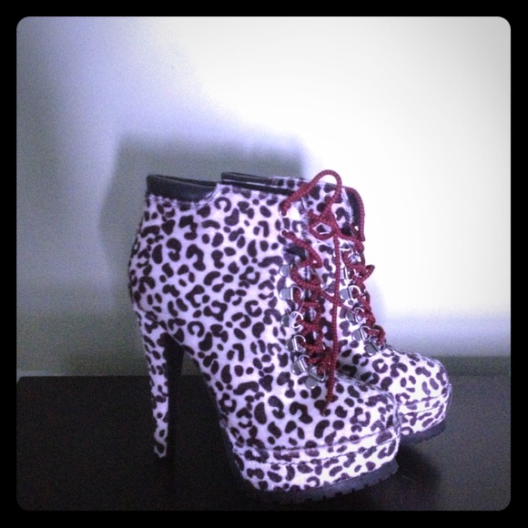 Leopard booties NWT 81/2