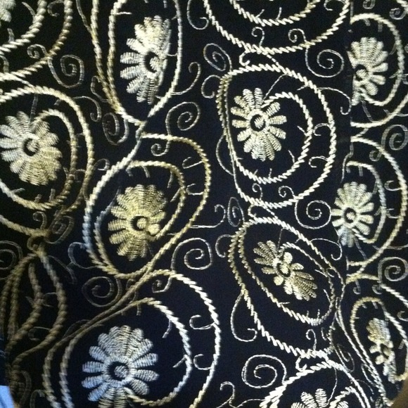 F21 baroque style oversized sweater - Picture 3 of 3