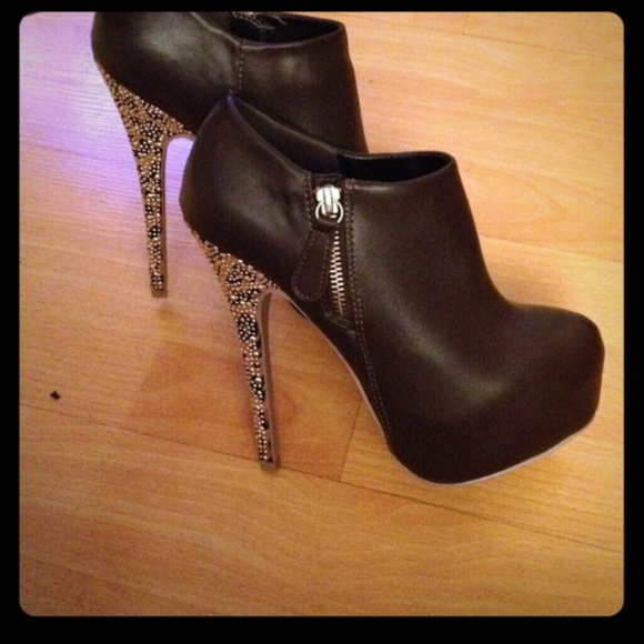 Sold♥♡♥Booties - Picture 1 of 3