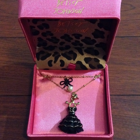 NIB adorable necklace by Betsey Johnson - Picture 2 of 2