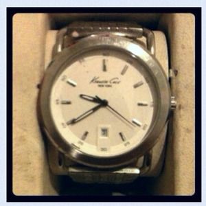 AUTH Kenneth Cole watch