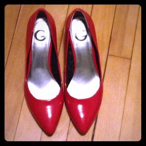 Size 9 red Guess heels