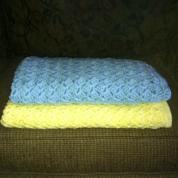 Blue and yellow baby blanket❤