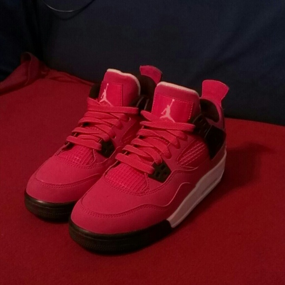 Air Jordan "voltage cherry" - Picture 1 of 4