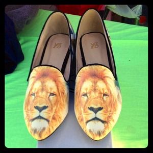 Statement Lion shoes for Brave Original Gals