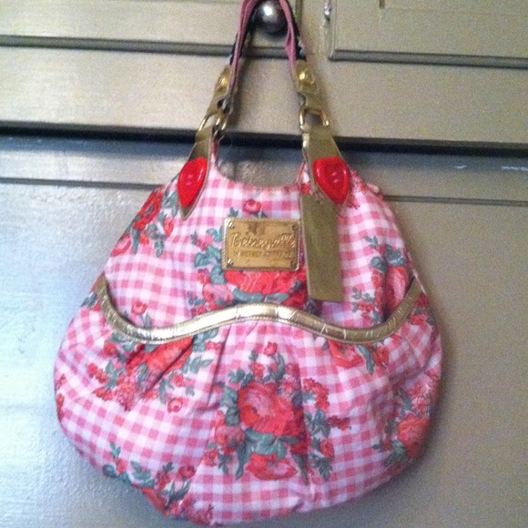 Betsey! Pink and white gingham and roses 👛🌷🌿