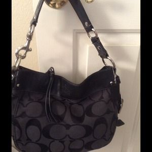 Authentic Signature Zoe bag. ✂️price cut! ✂️