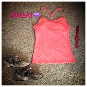 ⛔️SOLD⛔️NWOT Coral Pink Workout Top!!!