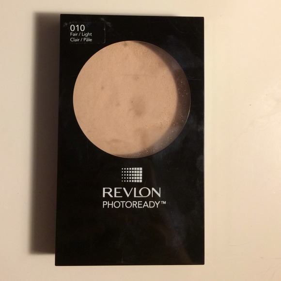 Revlon Photo-ready powder in Fair/Light