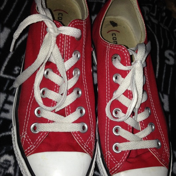 Red converse.