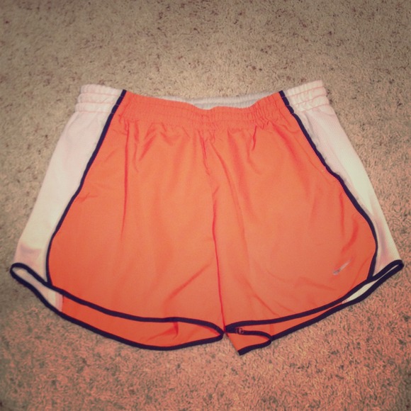 🔴SOLD🔴orange Nike running shorts