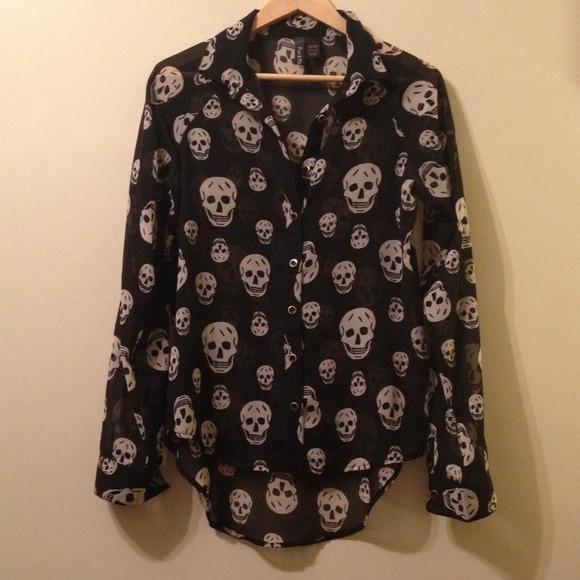 sheer skull hi/Lo button down