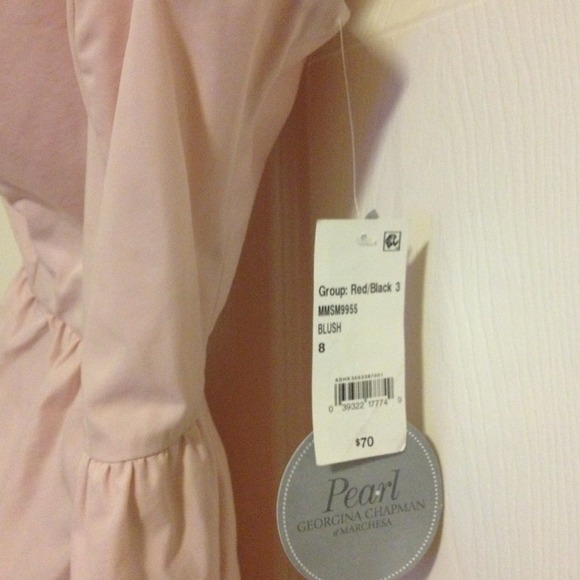 It's a short really cute dress. It has pockets. - Picture 2 of 4