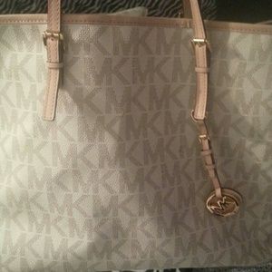 Michael kors jet set vanilla (ON HOLD!)