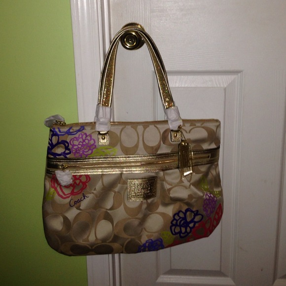 NWT Coach Daisy Appliqué Tote