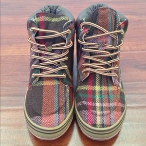 NWOT Sugar brand 'Hike a mile' plaid sneakers