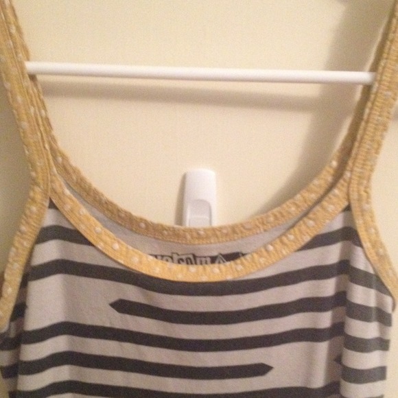 Black stripe volcom tank - Picture 2 of 3