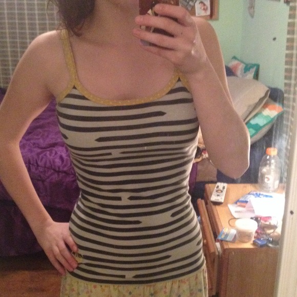 Black stripe volcom tank - Picture 3 of 3