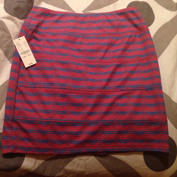 zig-zag print short pencil skirt