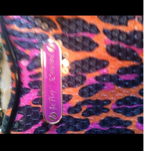 BNWOT BETSY JOHNSON CROSS BODY! - Picture 2 of 2