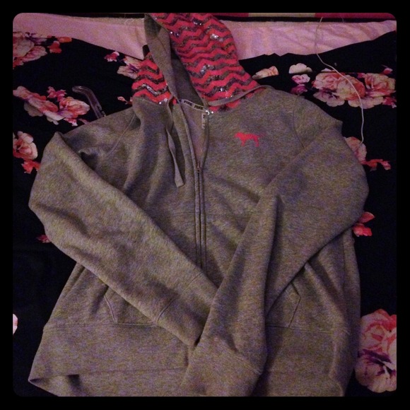 Sold !!  Rare vs hoodie