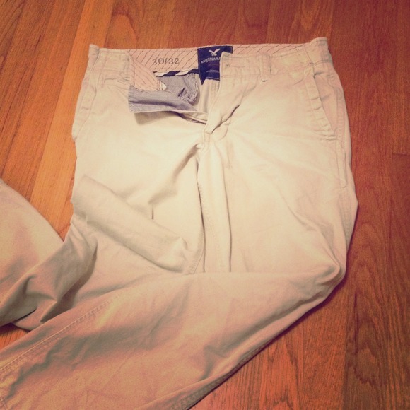 AE Men's Khaki pants. Size 30/32