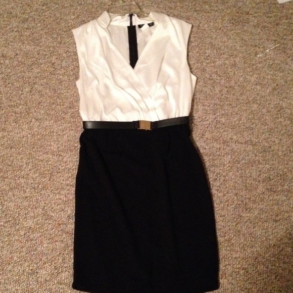 Venus dress size 8 NWOT