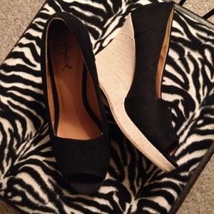 Black Canvas Wedges NWOT