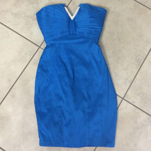 ‼️BRAND NEW‼️ Blue dress with "V" diamonds