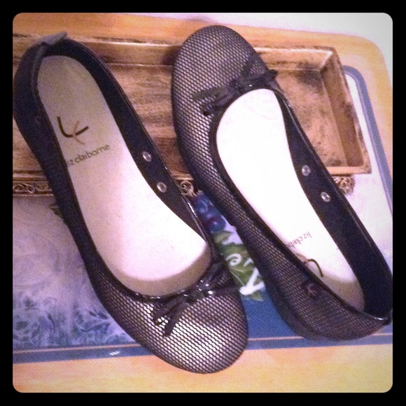 ❄️️️Winter Special: Cute black flats.