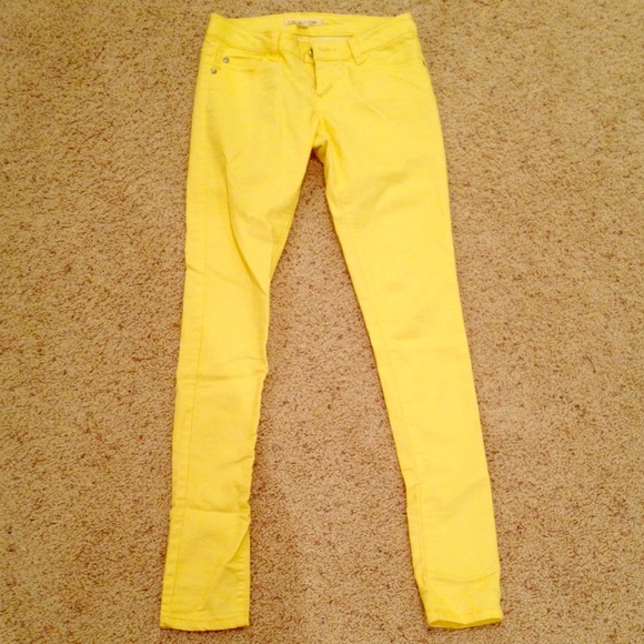 🔴SOLD🔴Bright yellow denim pants