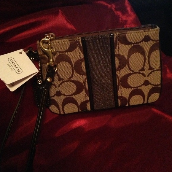 Sold.locally........Small Coach Wristlet