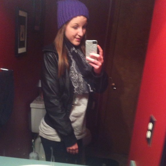Leather jacket - Picture 3 of 3