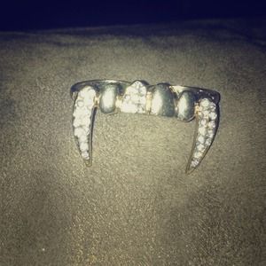 Gold Fangs Knuckle Ring