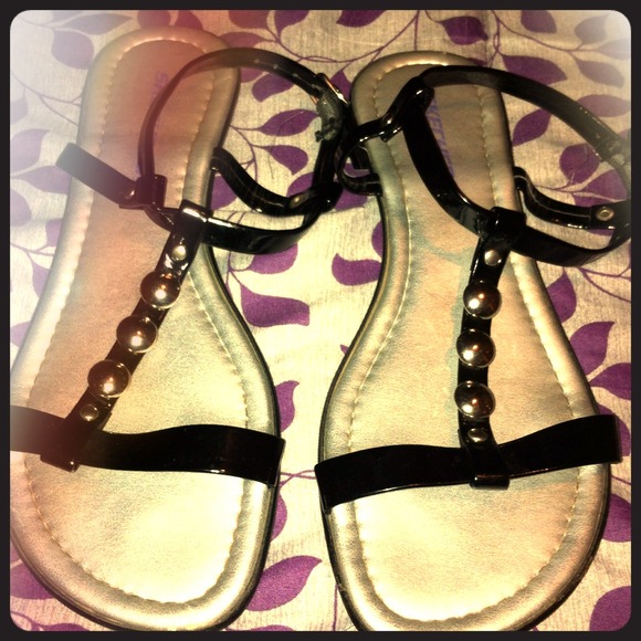 Selling Black Sandles - Picture 1 of 2