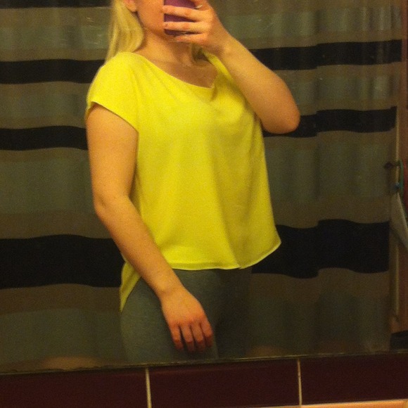 Yellow top - Picture 2 of 3