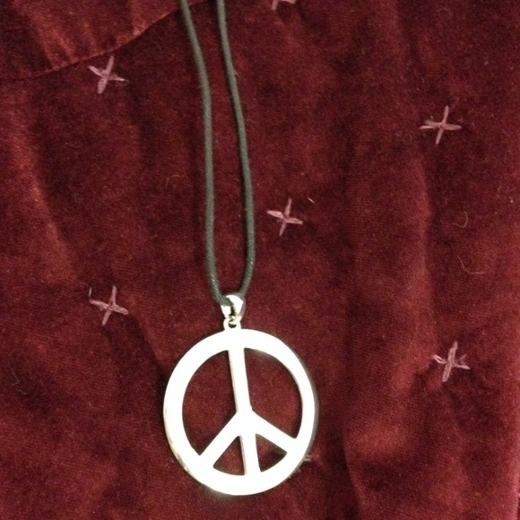 Piece sign necklace✌️✌️