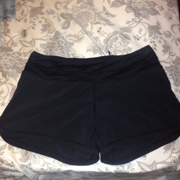 Lulu size 8 shorts and joes jeans bundle