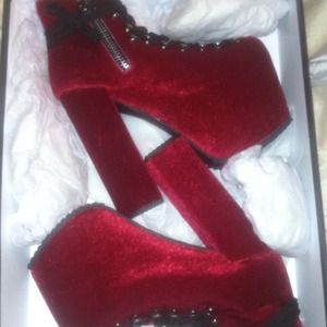 Never worn UNIF Hellbounds ✔ON HOLD✅