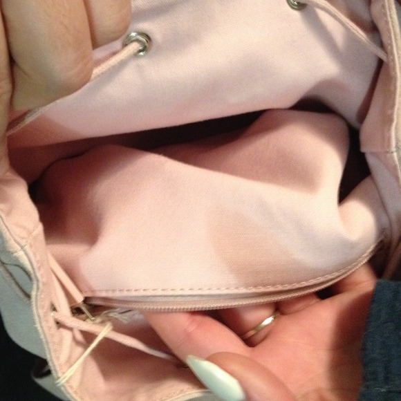 Mini baby pink ugg backpack! - Picture 3 of 3