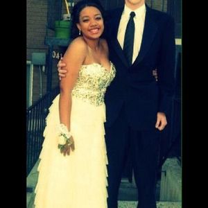 Sleeveless prom dress