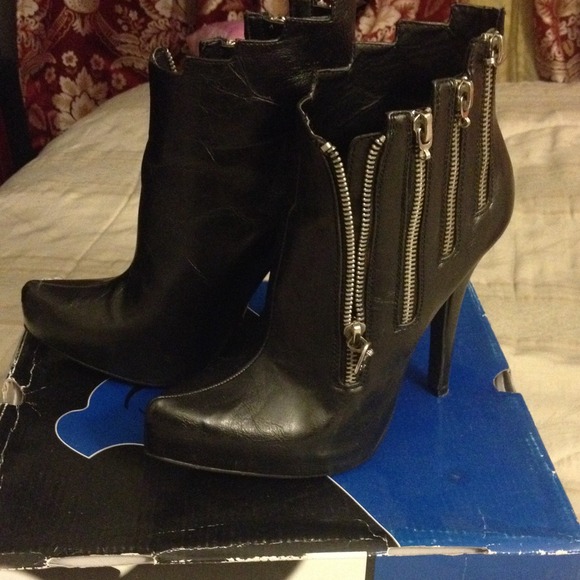 shiekh Boots - black bootie Reasonable offer Will be acepted!