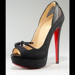 Help!! LOOKING for these CL's!!! 👠
