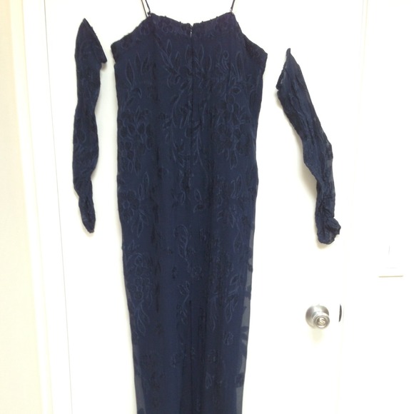 Midnight blue gown with spaghetti straps - Picture 2 of 8