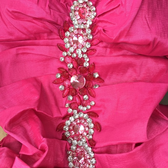 💐🟡Barbie Pink Beaded Front Gown-Large - Picture 3 of 5