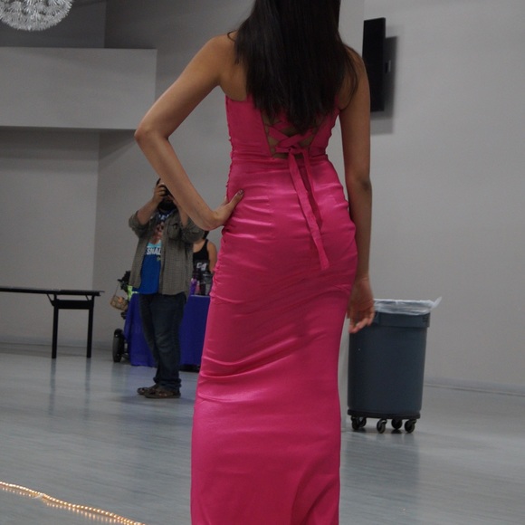 💐🟡Barbie Pink Beaded Front Gown-Large - Picture 4 of 5